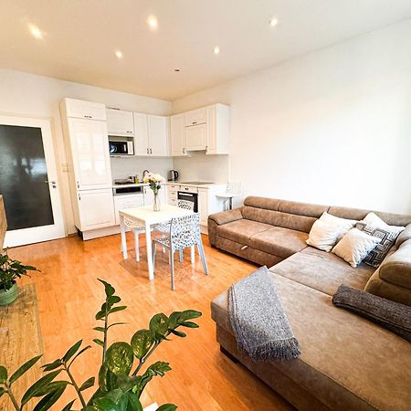 Gorgeous City Center Apartment In Bratislava With Free Parking Экстерьер фото